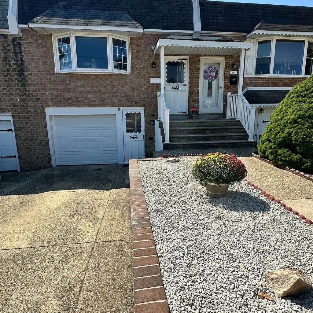 The front of a house that we bought for cash in Philadelphia County, Pennsylvania